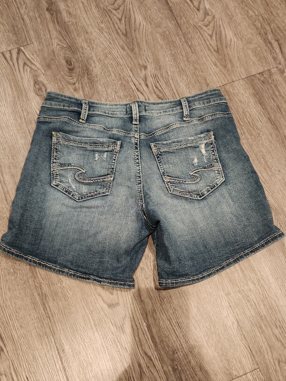 Silver Jeans Boyfriend Short Light Blue Distressed Denim Shorts- 32x4.5